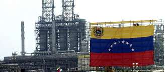 Refinaria na Venezuela. Nova ofensiva de Trump pode asfixiar principal fonte de receita do regime da Venezuela(Spezialbild) 