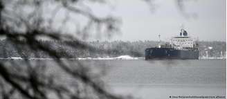 Navios "fantasma" permitem que a Rússia mantenha exportações de petróleo bruto apesar das sanções internacionais 