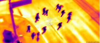 Câmera termal mede calor no asfalto, na cidade de Phoenix, nos EUA, equivalente a 65°C