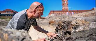 O arqueólogo Eberhard Völker lidera as escavações no centro histórico de Berlim