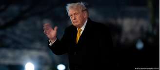 "Temos que consertar o país primeiro. Não dá para fazer eleições. Não há como o povo votar", disse Trump em entrevista