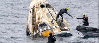Cápsula com os astronautas pousou no Oceano Pacífico, na costa da Califórnia