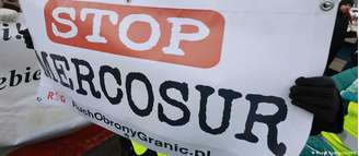 Acordo de livre comércio gera protestos de agricultores ao redor da Europa, que se somam a críticas de ambientalistas