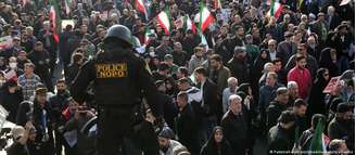 Conflitos com policiais agravam manifestações no Irã