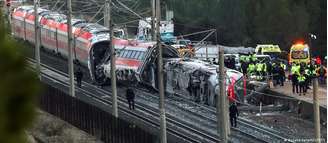 Trem de alta velocidade da empresa ferroviária privada Iryo ia de Málaga para Madri e descarrilou perto de Adamuz, colidindo com outro trem