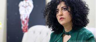 Ativista Narges Mohammadi foi condenada diversas vezes a penas que somam mais de 30 anos de prisão