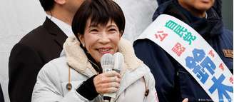 Com grande popularidade Takaichi chgou a dizer que renunciaria se sua coalizão não alcançasse a maioria absoluta no Parlamento