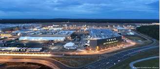 Sindicatos acusam Tesla ter salários e condições de trabalho piores do que o padrão da indústria automotiva alemã