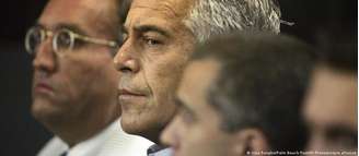 Em 2008 o financista foi condenado por crime sexual envolvendo uma menor de idade. Em 2013, foi aceito como cliente pelo Deutsche Bank