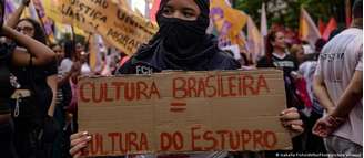 Casos de estupro coletivo recentes provocaram protestos no Brasil