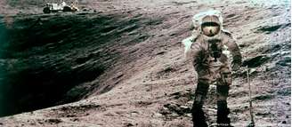 Astronauta Charles Duke pisou na Lua na missão Apollo 16 e coletou amostras da superfície. em 1972