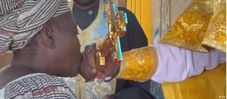 Liturgia em países africanos, como a República Centro-Africana, é feita em russo, mas fiéis acompanham por meio de intérpretes