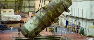 Gerador de vapor de 156 toneladas é retirado durante descomissionamento da maior usina nuclear da ex-Alemanha Oriental