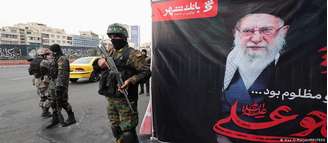 Embora enfraquecido, regime iraniano permanece de pé após semanas de bombardeios 