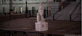 Trump busca reconhecer a figura histórica controversa de Colombo