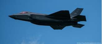 Construído pela Lockheed Martin, o F-35 é um jato furtivo de quinta geração, chamado pelo fabricante de "o caça mais avançado do mundo"