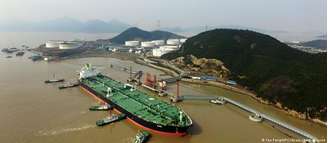 A China oferece ajuda para resolver a crise energética, mas também proibiu as exportações de combustível