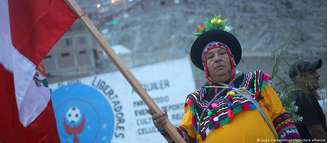 Peruanos vão às urnas neste domingo para escolher um dos 35 candidatos a presidente, embora um segundo turno, em junho, esteja praticamente garantido