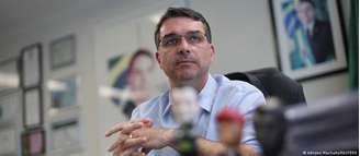 Advogados de Flávio Bolsonaro disseram que abertura do inquérito foi recebida com "profunda estranheza" pelo senador