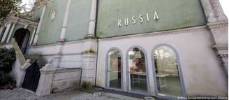 Retorno do pavilhão russo causa polêmica na Bienal de Arte de Veneza em 2026