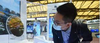 A China investiu centenas de bilhões de dólares na produção nacional de chips, numa tentativa de criar líderes globais do setor