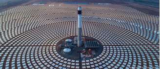 O gigantesco projeto de energia solar concentrada Noor, no Marrocos, é uma das maiores instalações de energia renovável da região