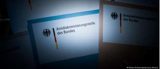 Casos de discriminação podem ser encaminhados à Agência Federal Antidiscriminação (Antidiskriminierungsstelle des Bundes)