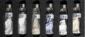 Amostras de terras raras. Esses minerais desempenham papel  insubstituível em tecnologias
