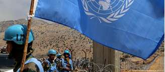 Forças de paz da ONU do contingente indiano asseguram a fronteira do Líbano com Israel, em 2023