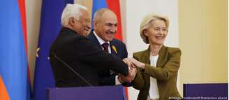 Premiê armênio, Nikol Pashinyan, ao lado de líderes da UE durante cúpula em Yerevan
