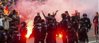 Crimes com motivação política incluem incluem agressão, incêndio criminoso, porte de explosivos e perturbação da paz