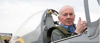 Em 2017, Broch voltou a voar aos 95 anos, pilotando um monomotor britânico usado pelos então inimigos dos alemães
