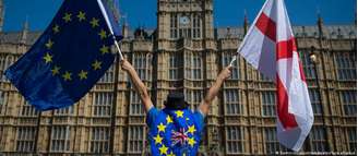 Saída britânica da UE se concretizou ao longo de cinco anos, sob descontentamento da população temerosa de impactos econômicos e sociais