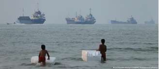 EUA acusam Irã de atacar navios no Estreito de Ormuz