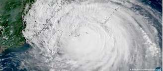 Foto de satélite mostra tufão Bavi perto de ilhas japonesas e Taiwan