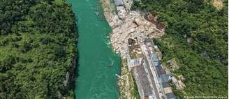Uma parte da encosta desabou em uma área rural do município de Chongqing, no sudoeste da China