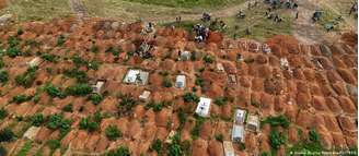 Enterro de supostas vítimas do ebola no cemitério de Nyamurongo, na República Democrática do Congo (Arquivo: 18/06/2026)