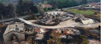 Entre cinzas e estruturas carbonizadas, famílias voltam às áreas evacuadas e encontram os rastros da destruição deixada pelo fogo.