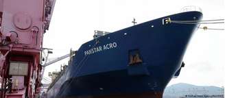 O navio porta-contêiners PanStar Acro parte de Busan para uma viagem de teste pelo Ártico
