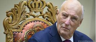 Rei Harald transformou a monarquia norueguesa em uma instituição mais próxima da sociedade, mas viu seu reinado terminar sob forte turbulência familiar