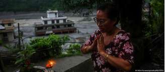Chuva e neblina prejudicam buscas por desaparecidos no Nepal e no Tibete