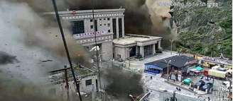 Imagens da destruição do Portão Nacional, na fronteira da China com o Nepal, foram removidas das mídias chinesas