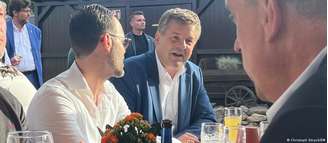 O governador da Saxônia-Anhalt, Sven Schulze, durante um evento de campanha eleitoral nos arredores de Magdeburgo