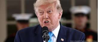 Quase dois terços dos entrevistados na pesquisa consideram que os EUA sob Trump estão seguindo na direção econômica errada.