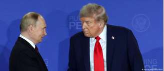 Vladimir Putin e Donald Trump se reuniram no Alasca em agosto de 2025