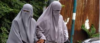 Decreto visa, sobretudo, os véus islâmicos que cobrem todo o rosto das alunas, como a burca e o niqab (foto)