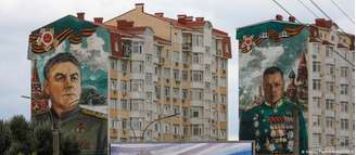 Propaganda militar russa em Simferopol, na Península da Crimeia ocupada pela Rússia