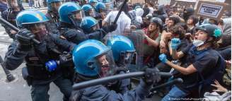 Confronto entre manifestantes e policiais em Milão