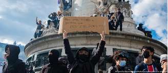 Na França, manifestações começaram com estudantes que reivindicavam melhores condições nas suas escolas