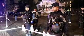 Policiais isolam regiões onde protestos foram proibidos em Paris